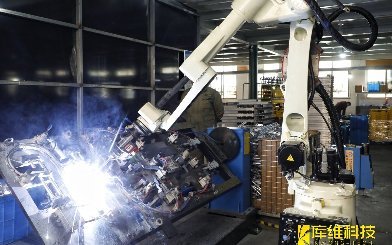 创新引领:探索激光焊接机器人的制造业应用